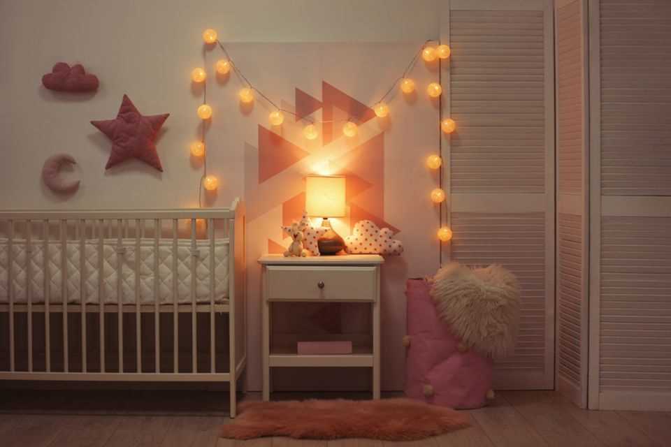 Designing a children's room: chain of lights