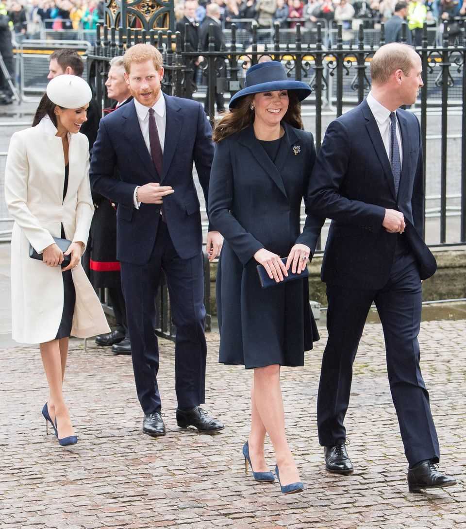 12. März 2018  Meghan und Kate erscheinen an der Seite ihrer Männer zu einem Gottesdienst in der Westminster Abbey. Anlass ist der Commonwealth Day, an dem der Commonwealth - ein Verbund aus zu diesem Zeitpunkt 53 Staaten - gefeiert wird.
