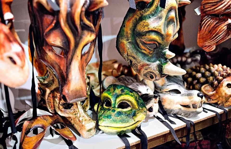 Von Venedig nach Florenz: Verschiedene Karneval-Masken