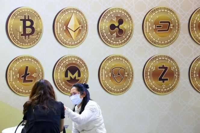 The symbols of various cryptocurrencies (top left, that of bitcoin), during the International Finance Expo in Taipei, in November 2020.