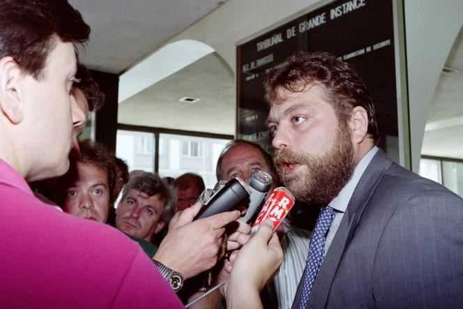 Eric Dupond-Moretti, then lawyer for Jacques Glassmann, the player who revealed the cheating in the file of the match-fixing Valenciennes-Olympique de Marseille, in Valenciennes, June 30, 1993.