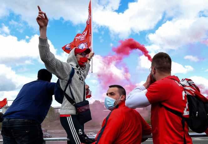 LOSC supporters in Villeneuve-d'Ascq, May 16, 2021.
