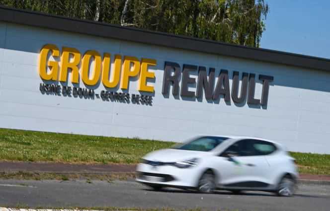 In front of the Renault factory in Douai (North), in May 2020.