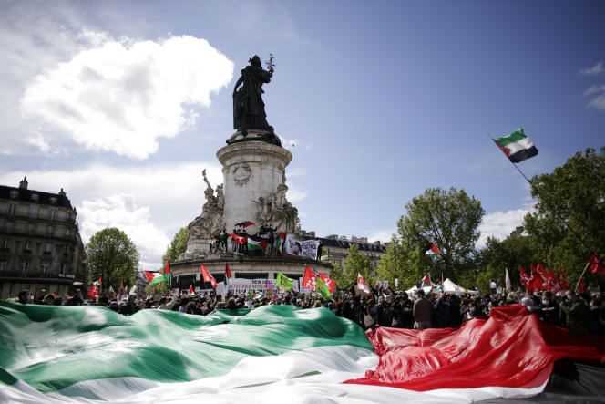 Protesters hold a giant Palestinian flag in Paris on May 22, 2021, during a rally in support of the Palestinians.