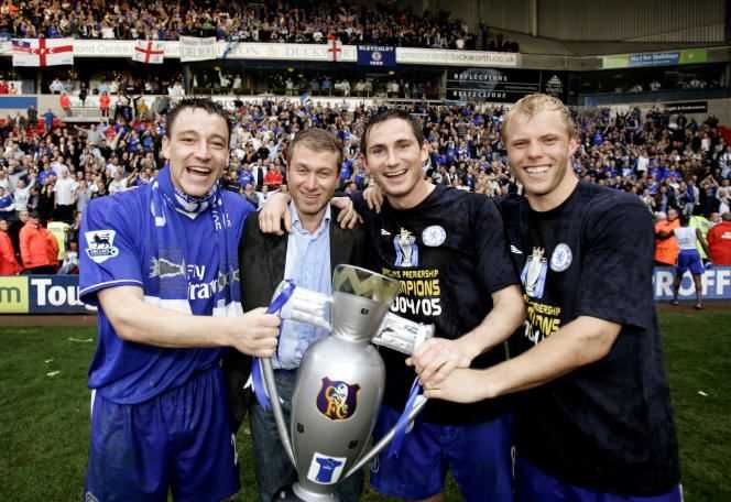Chelsea owner Roman Abramovich, surrounded by players John Terry, Franck Lampard and Eidur Gudjohnsen, celebrates the English league title on April 30, 2005.