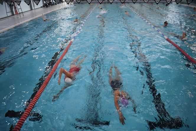 As of May 19, minors will be able to return to gymnasiums and swimming pools, the government announced on Monday May 10.  For adults, the pools will only reopen on June 9.