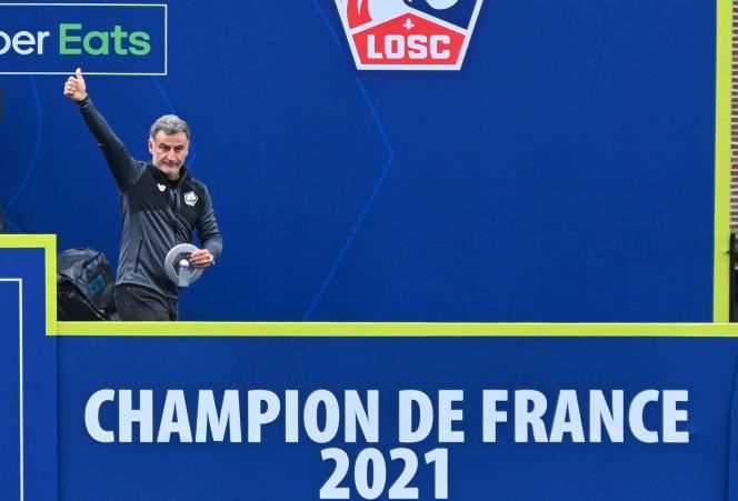 Christophe Galtier celebrates the title of champion of France obtained by Lille, Monday May 24, 2021.
