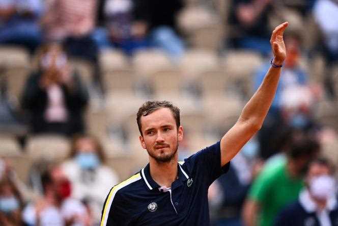 Daniil Medvedev reached the round of 16 at Roland Garros for the first time.