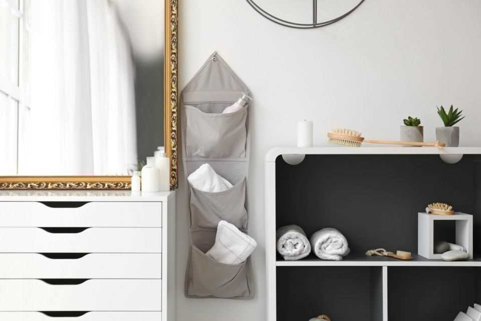 Storage space in the bathroom: hanging wall organizer in the bathroom