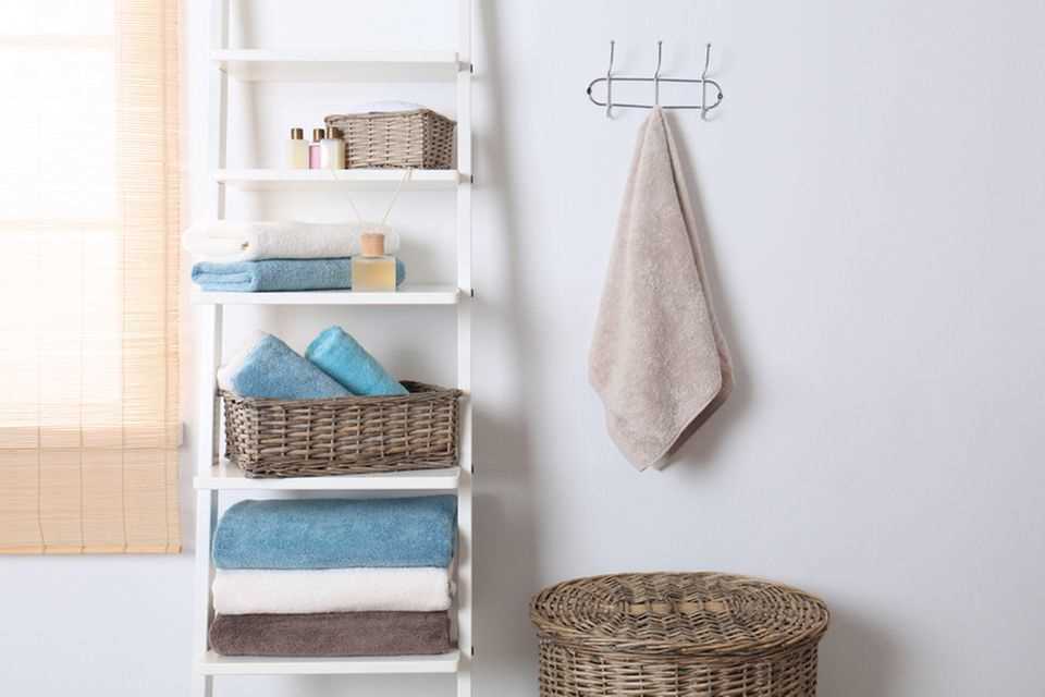 Storage space in the bathroom: towel ladder