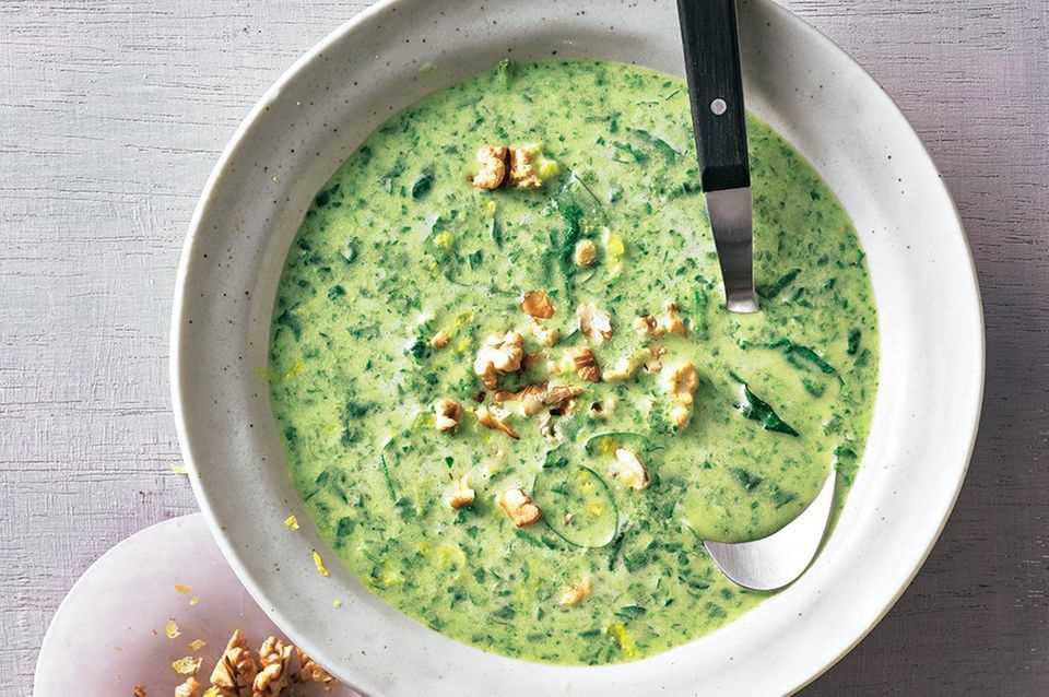 Gorgonzola and spinach soup