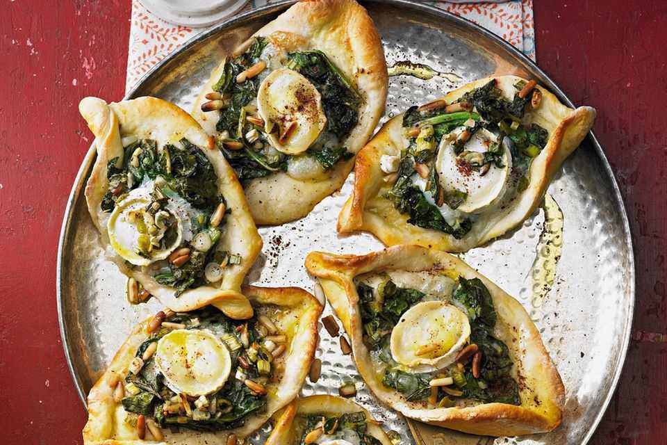 Fatayer with spinach and goat cheese