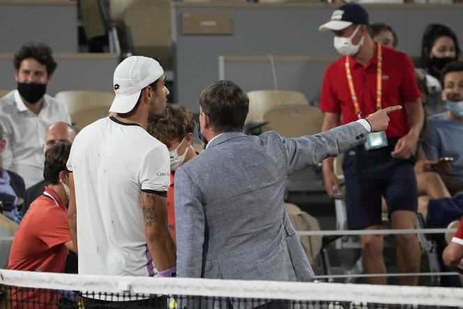 In the middle of the match, Matteo Berrettini and Novak Djokovic were invited to return to the locker room, to let the stadium be evacuated.