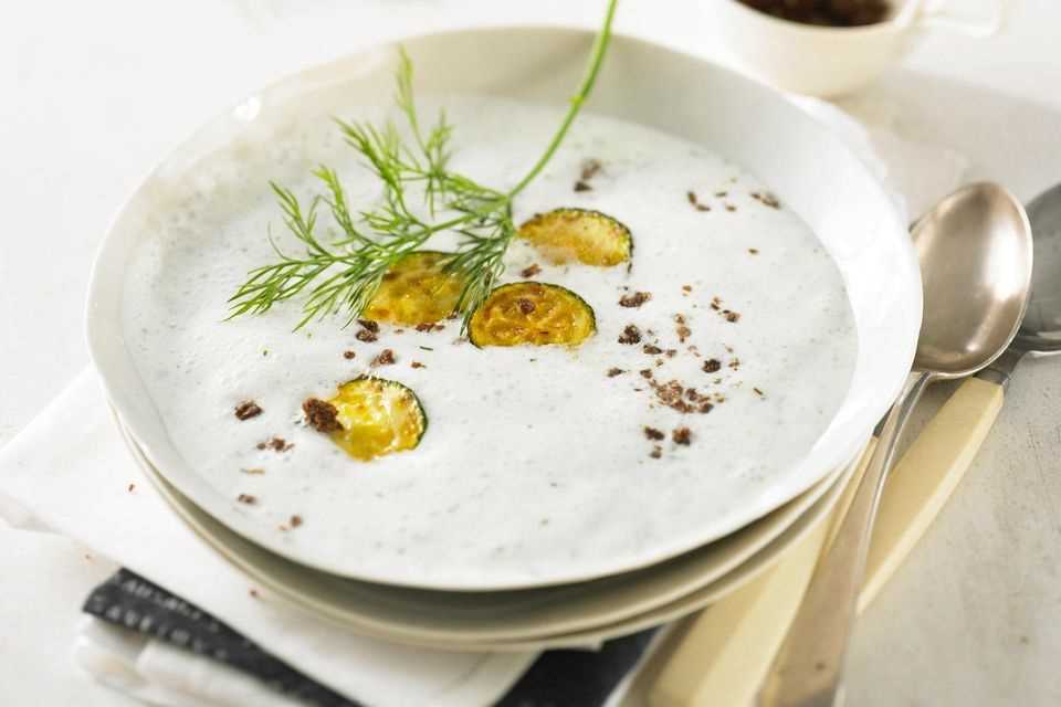 Buttermilk soup with zucchini