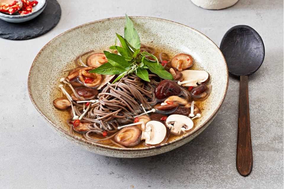 Soba noodles with fried mushrooms