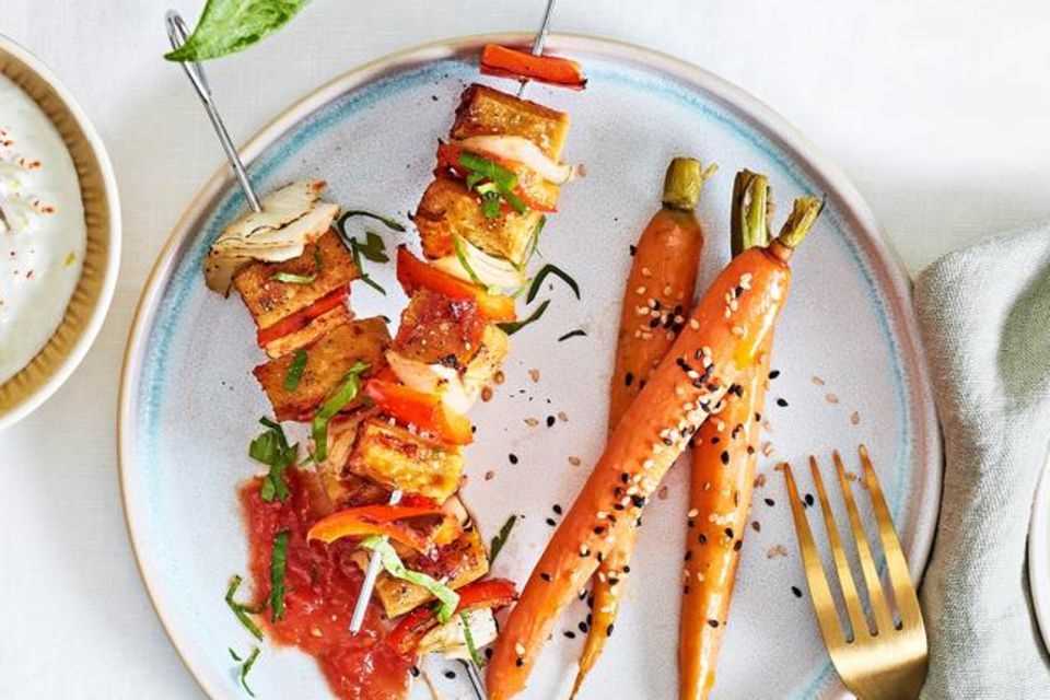 Lupine skewers with sesame carrots