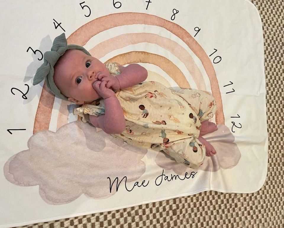 This photo makes your heart open!  Triple mom Hilary Duff posts this snapshot of daughter Mae James Bair. "3 months with you", the actress writes gratefully.  Appropriately, the little one is aligned with the number three that can be seen on the ceiling.  So there will certainly be more updates in a few weeks and months.