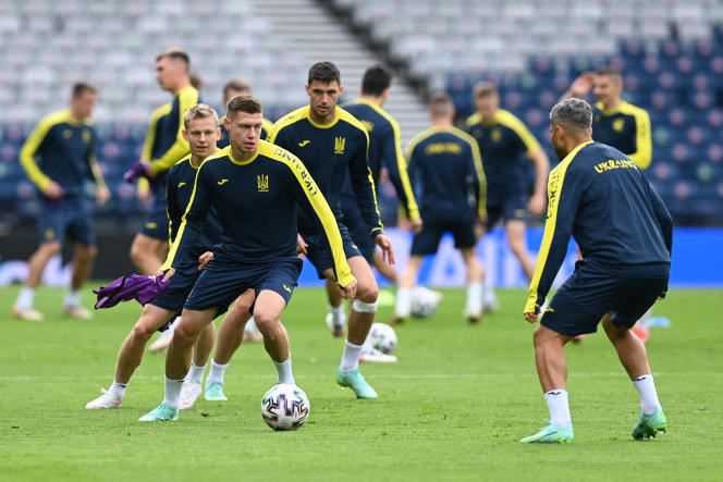 Ukrainian players in training at Hampden Park (Glasgow) on June 28, 24 hours away from facing Sweden in the round of 16 of the Euro.