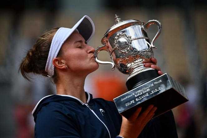 Barbora Krejcikova won the Suzanne Lenglen Cup on Saturday, rewarding the winner of Roland-Garros.