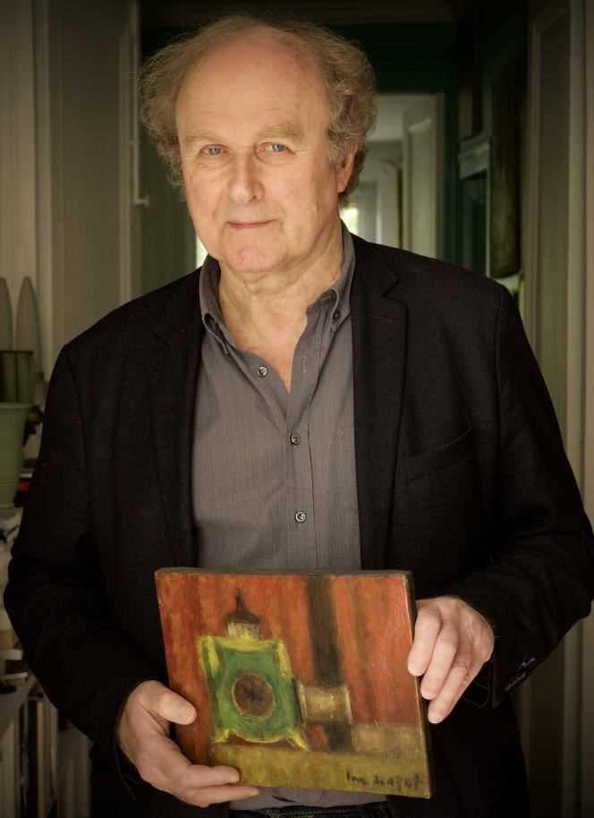 The writer and documentary maker Jérôme Prieur, with “Magic Lantern” in hand, a painting by Louis Mazot (1919-1994), in Paris, in May 2021.