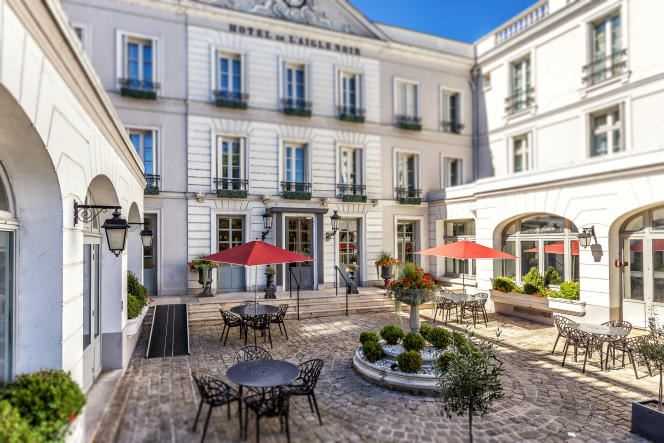 The four-star hotel L'Aigle noir offers family rooms for four people in Fontainebleau (Seine-et-Marne).