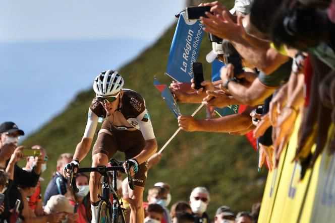 Romain Bardet, with the AG2R La Mondiale team bib, during the 13th stage of the Tour de France 2020, on the route de Puy Mary.
