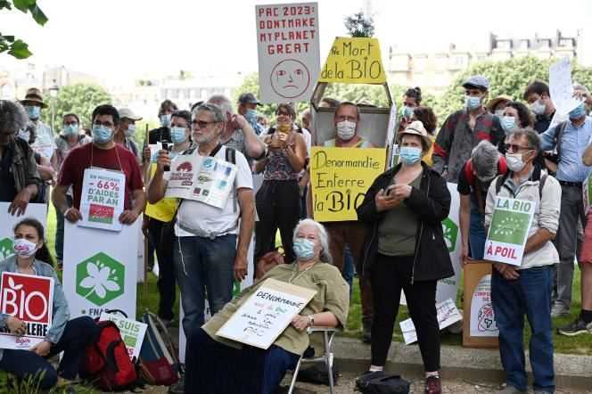Organic farmers at Les Invalides, on June 2, 2021, came to protest against the arbitrations made by the government about the future CAP.