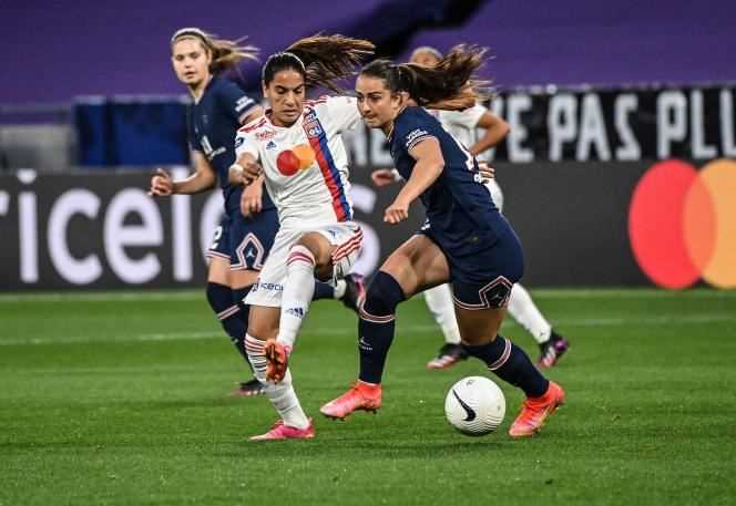 German midfielder Sara Dabritz (d) and her PSG partners won the French championship for the first time, ahead of Olympique Lyonnais.