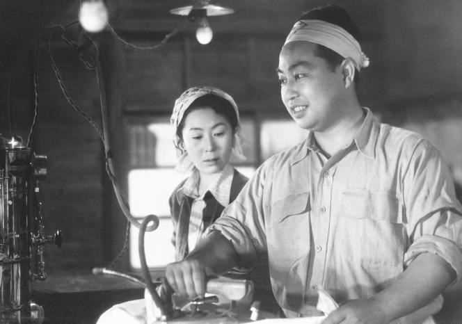 Masako Takahara (Kinuyo Tanaka) and her husband Ryosuke (Masao Mishima) in “The Mother” (1952), by Mikio Naruse.