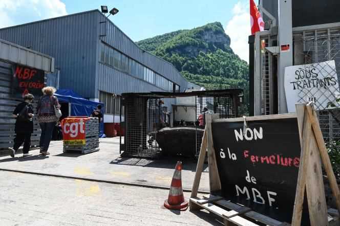 Striking workers protest against a social plan at the entrance to the MBF aluminum foundry plant in Saint-Claude, in the Jura, on June 10, 2021.