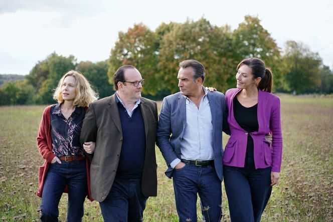 Pascale Arbillot, Grégory Gadebois, Jean Dujardin and Doria Tillier are on the bill for “Présidents” by Anne Fontaine, currently in theaters.
