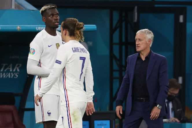 Didier Deschamps gives his instructions to Paul Pogba and Antoine Griezmann during France-Portugal, June 23, 2021, in Budapest.