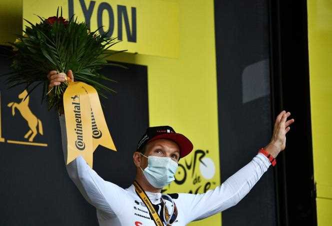 The Danish Soren Kragh Andersen, of the Sunweb team, celebrates his victory on the 14th stage of the Tour de France, between Clermont-Ferrand and Lyon, on September 12, 2020.