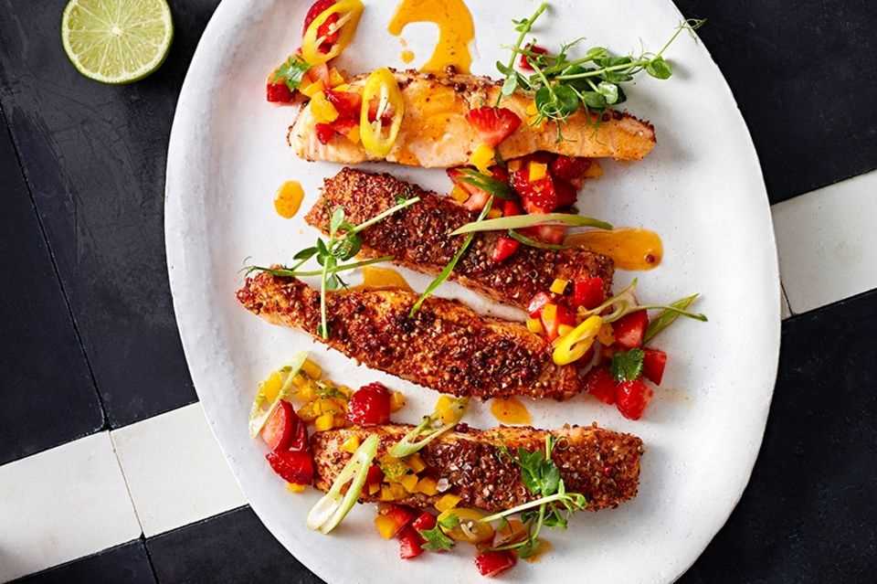 Fried salmon with strawberry and chilli salsa