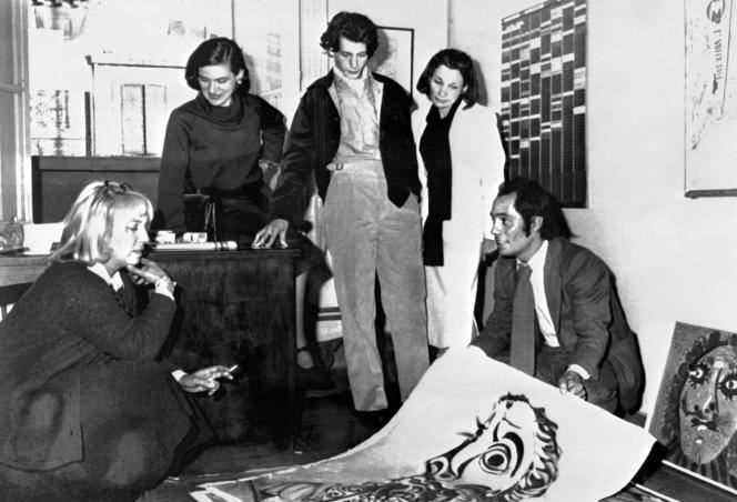 In Marseille, September 10, 1976. From left to right: Maya Widmaier-Picasso, Paloma Picasso, Bernard Ruiz-Picasso, Christine Ruiz-Picasso and Claude Picasso identify the stolen and recovered canvases.