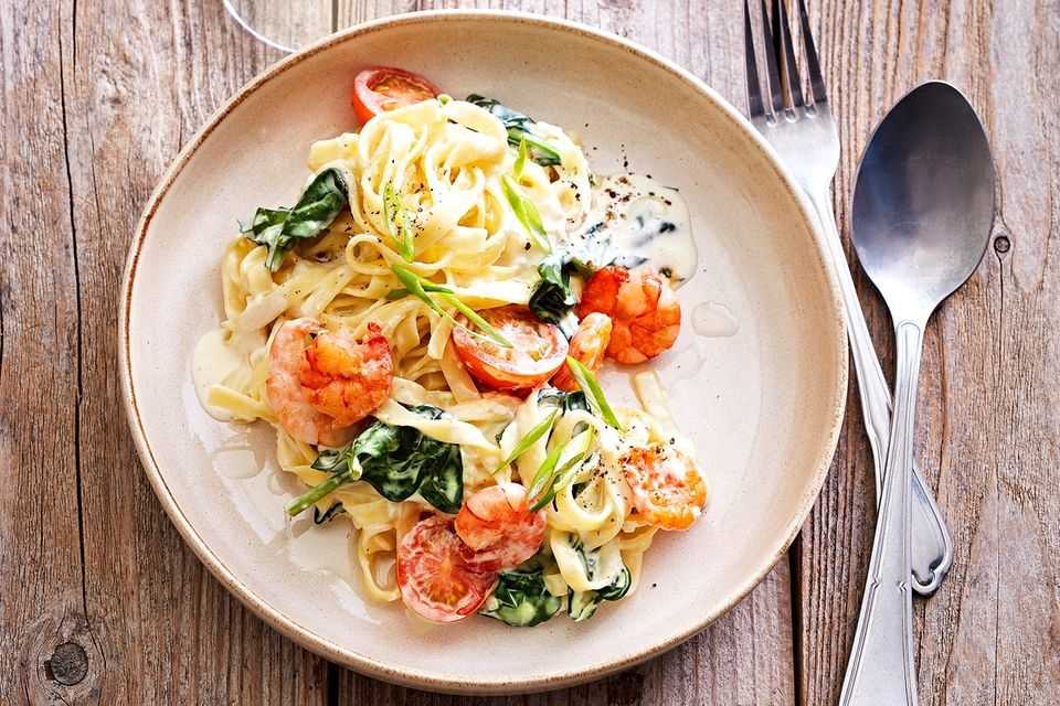 Prawn noodles with spinach