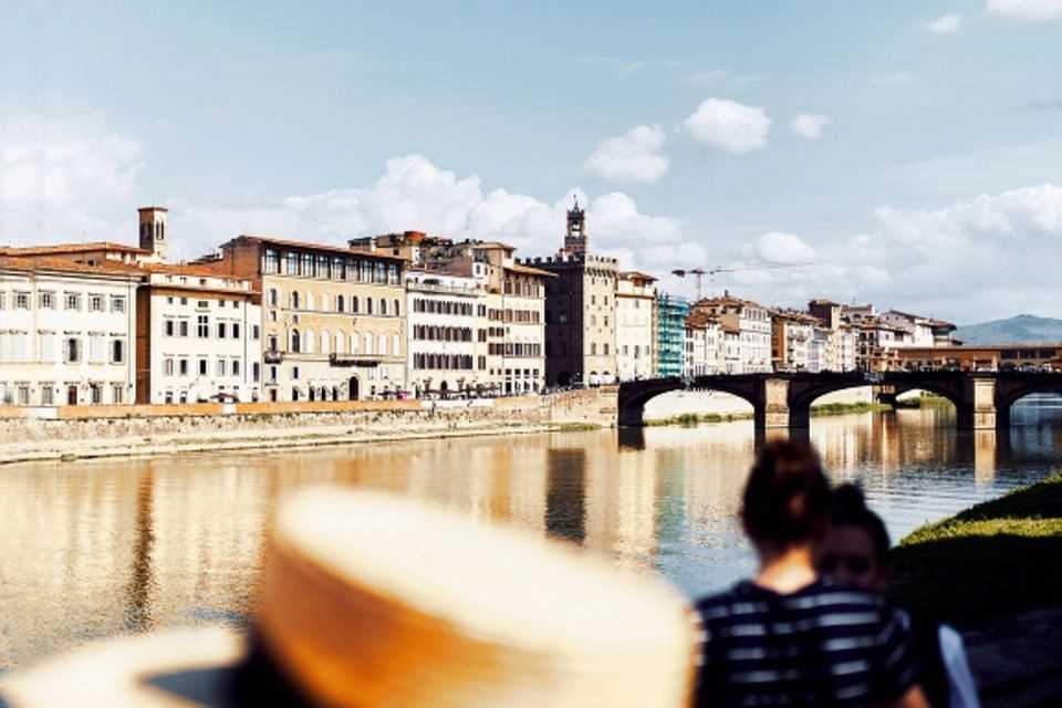Roadtrip durch Italien: Blick auf den Arno in Florenz
