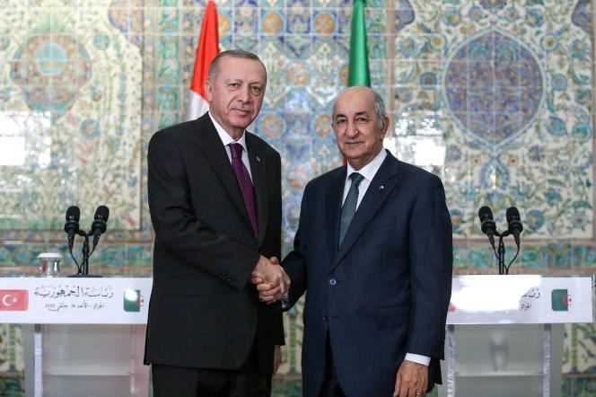 Turkish President Recep Tayyip Erdogan (left) and his Algerian counterpart Abdelmadjid Tebboune, in Algiers, January 26, 2020.