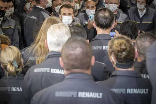 Emmanuel Macron visits the Renault factory in Douai (North), June 28, 2021.