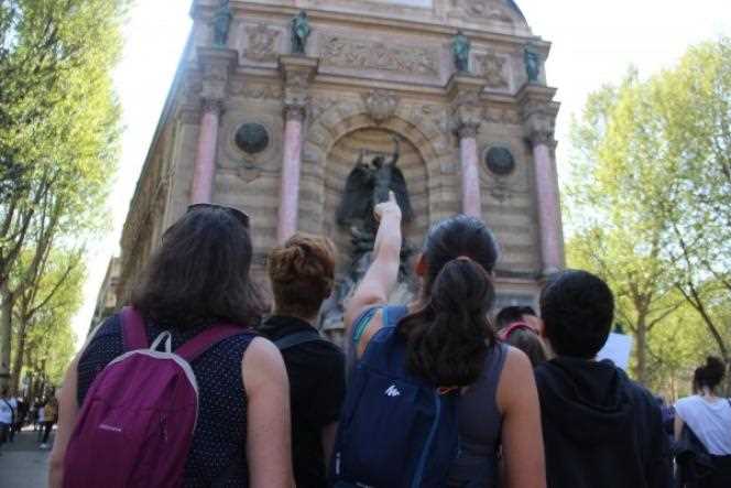 The starting point of the escape game is in front of the Saint-Michel fountain in Paris.
