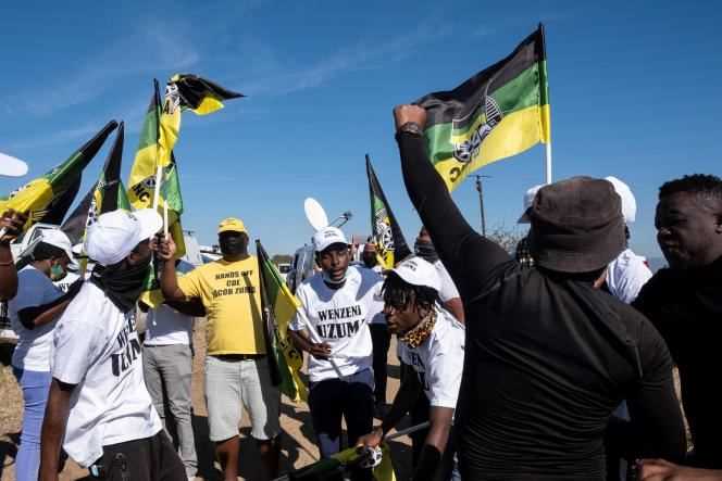 Supporters of former South African President Jacob Zuma in front of the latter's home to protest his conviction in Nkandla, KwaZulu-Natal, in July 2021.