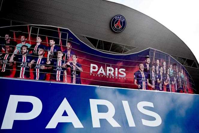 To the obligation to sell first, which is imposed on most clubs, Paris preferred the possibility of buying, while its losses reached nearly 230 million euros last season and those of the The coming year are budgeted at 250 to 300 million.