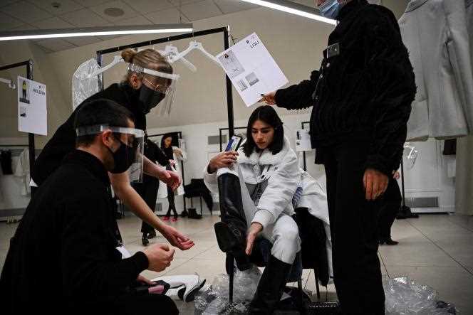 Behind the scenes of the Coperni fashion show, on March 4, at the AccorHotels Arena, in Paris.