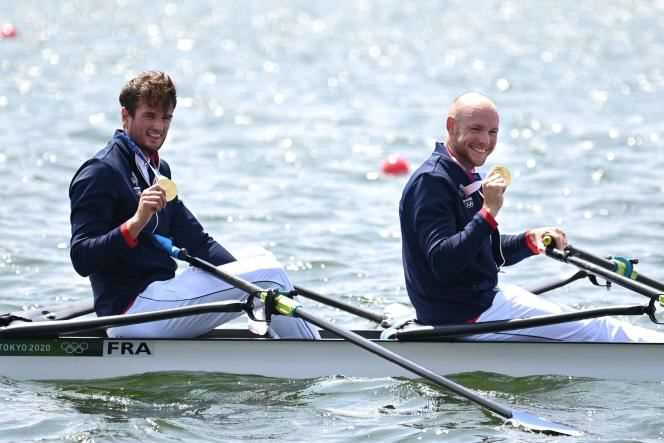 The French Hugo Boucheron and Matthieu Androdias, Olympic rowing champion in sculls, on July 28, 2021 at the Sea Forest basin in Tokyo.