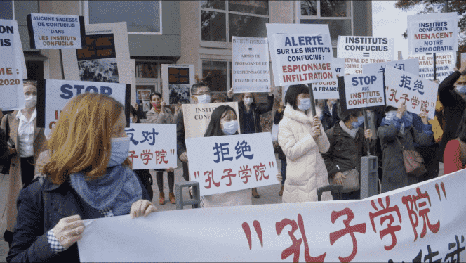 Demonstration against the Confucius Institutes in Mont-Saint-Aignan in 2020. Extract from the documentary “China, the great offensive”, by Michael Sztanke.