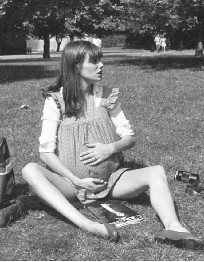 Jane Birkin, pregnant with Charlotte Gainsbourg, in 1971.