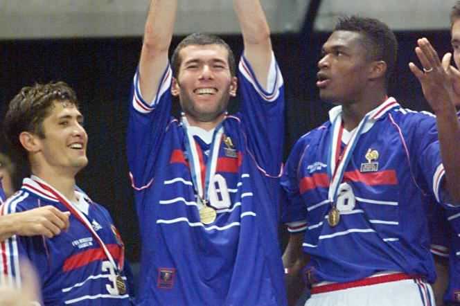 Bixente Lizarazu, Zinédine Zidane and Marcel Desailly during the presentation of the trophy after the final of the FIFA World Cup against Brazil, July 12, 1998 at the Stade de France in Saint-Denis.