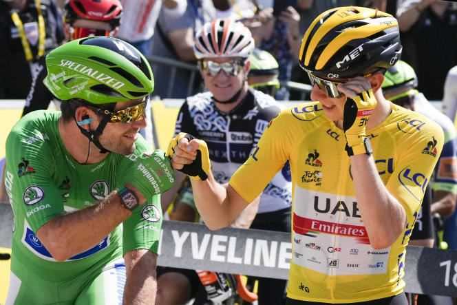 The yellow jersey, Slovenian Tadej Pogacar, and Briton Mark Cavendish, green jersey, before the start of the last stage of the Tour de France between Chatou (Yvelines) and the Champs-Elysées in Paris, on July 18.