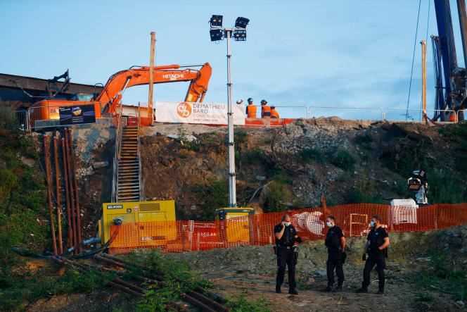 SNCF security officers on the construction site near the Massy-Palaiseau station, where a landslide claimed the life of a worker, in July 2021.