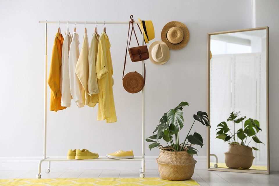 Store worn clothing: clothes rail